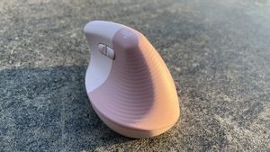 Logitech Lift Mouse: Ergonomis, Nyaman, tapi Bukan untuk Semua Orang