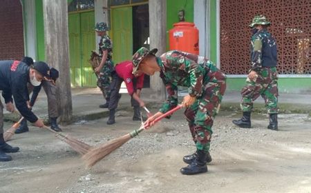 TNI Bersih-bersih Masjid di Seluruh Polewali Mandar Jelang Ramadan 2022