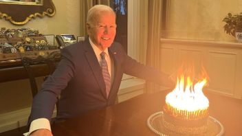 美国总统乔·拜登(Joe Biden)在生日那天做了三角形账户