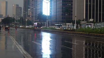 ジャカルタ今朝、雨は大雨に光でシャワーを浴びた