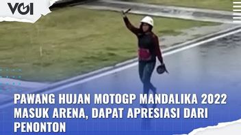 VIDEO: Pawang Hujan MotoGP Mandalika 2022 Masuk Arena, Dapat Apresiasi dari Penonton