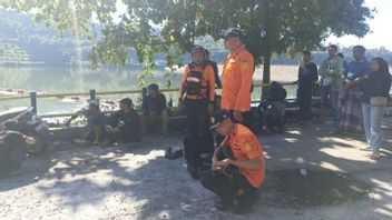 SARチームは、西ロンボクの滝観光で水に流された行方不明の少年の捜索を拡大