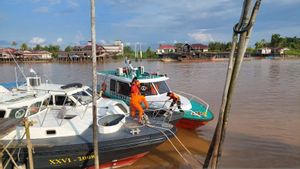 KM Sumber Daya Hilang Kontak Diterjang Badai di Pulau Berhala Riau, Basarnas Lakukan Pencarian