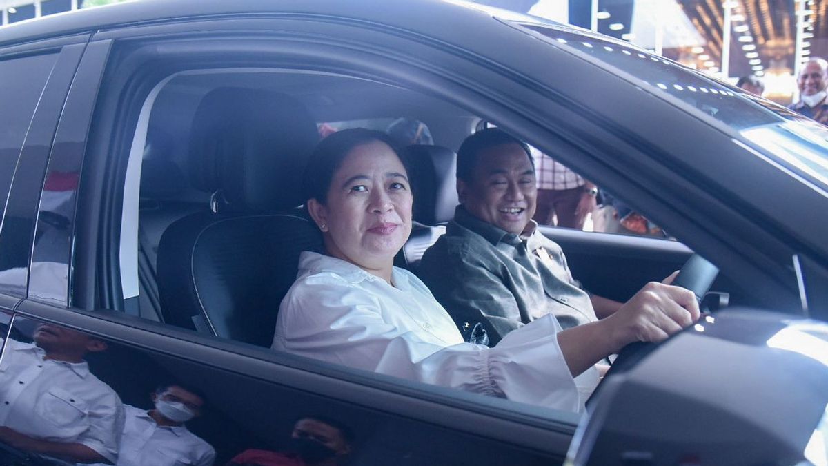Sambil Setir Mobil Listrik Keliling Gedung Parlemen, Puan: DPR Siap Terima Delegasi P20