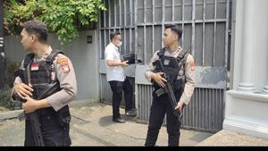 Polisi Mulai Masuk Rumah Firli Bahuri di Kertanegara Membawa Koper dan Printer