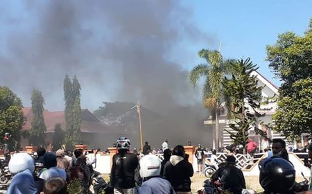 Demo Berujung Pembakaran Kantor Bupati-DPRD Pohuwato, 650 Polisi Diterjunkan