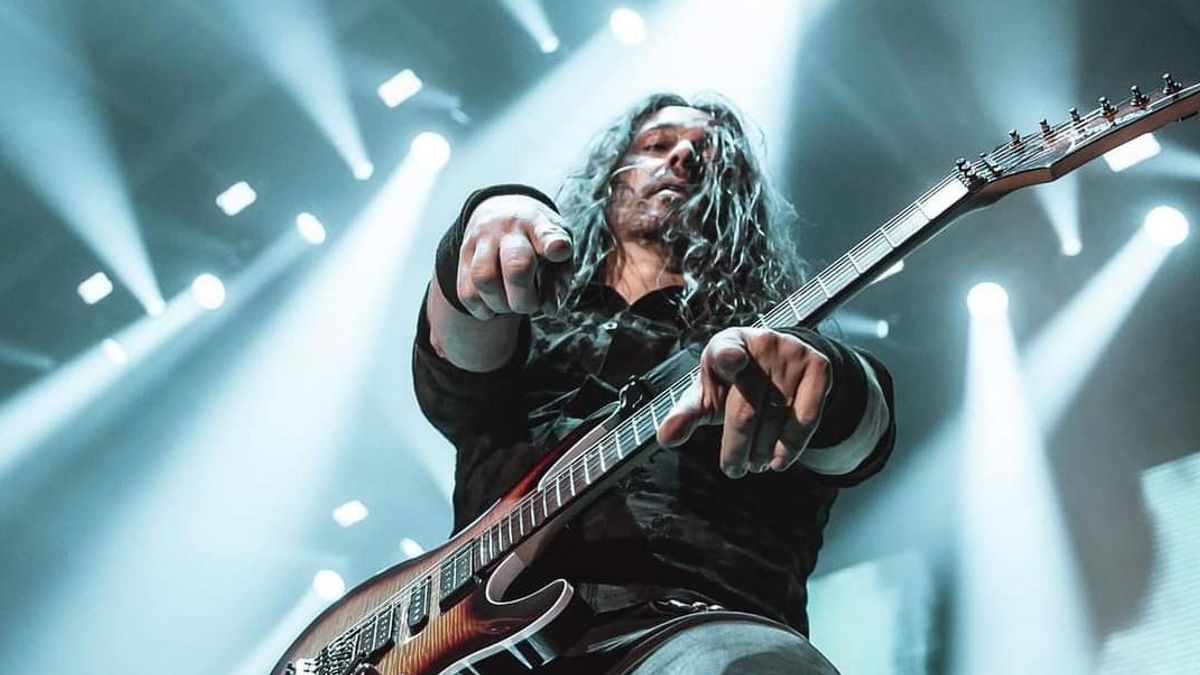 Kiko Loureiro Outspoken About His Decision To Leave Megadeth