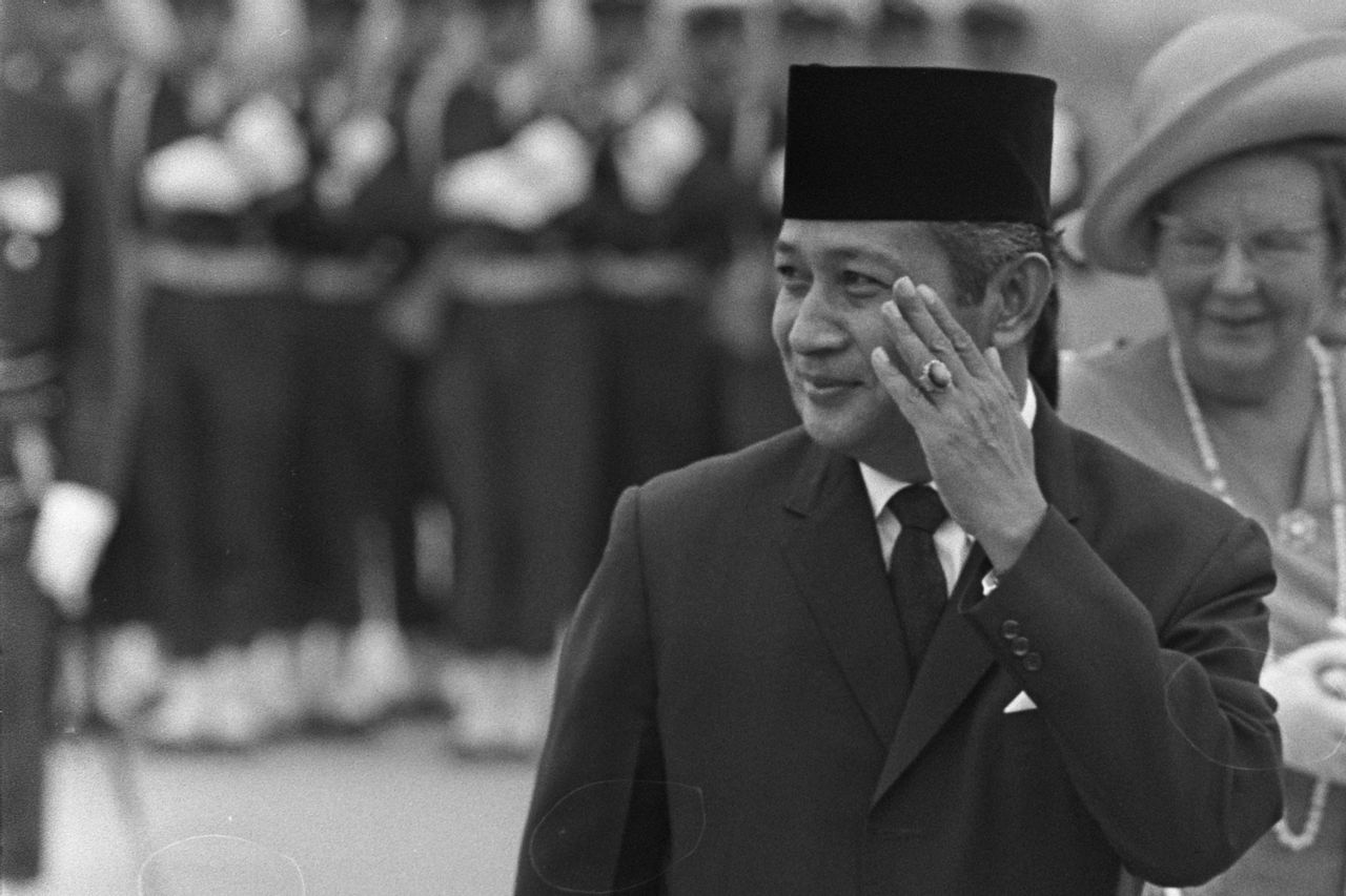 Bangkit Dan Terpuruknya Soeharto Dihantam Resesi