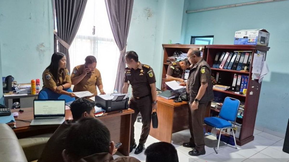 Dermaga Apung Marampa Bermasalah, Kejati Papua Barat Sita Dokumen Saat Geledah Dinas Perhubungan dan Biro Hukum