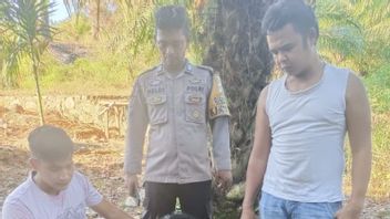 Enjoying Methamphetamine At The Palm Oil Plantation, Young Man In West Sumatra Arrested By Police