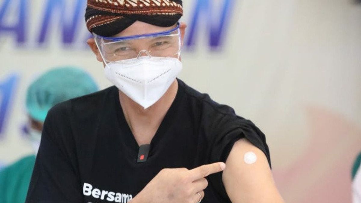 Ganjar Pranowo Disuntik Vaksin COVID-19: Rasanya Seperti <i>Dicokok</i> Semut, Masyarakat Tak Usah Takut