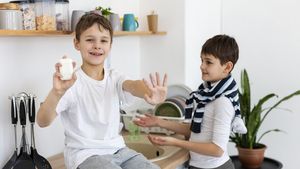 幼い子供のために安全であるようにキッチンを手配するための6つのヒント