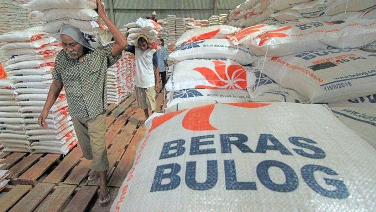Bulogは、1827万人の受領者に米の食糧援助を配布する準備ができています