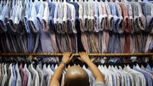 Jokowi Larang <i>Thrifting</i>, Kapolri: Tindak Tegas Impor Pakaian Bekas