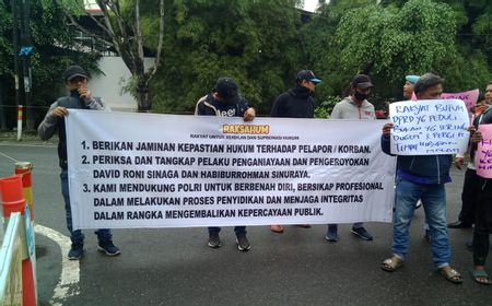 Massa Demo di Polrestabes Medan, Minta Polisi Tangkap Anggota Dewan Diduga Aniaya Warga