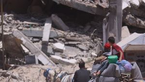 Israeli Air Strike Kills 6 Palestinians Guarding Aid Trucks