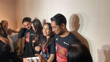 ina, Laura Theux, joue une petite fille nyebelin dans une nouvelle série