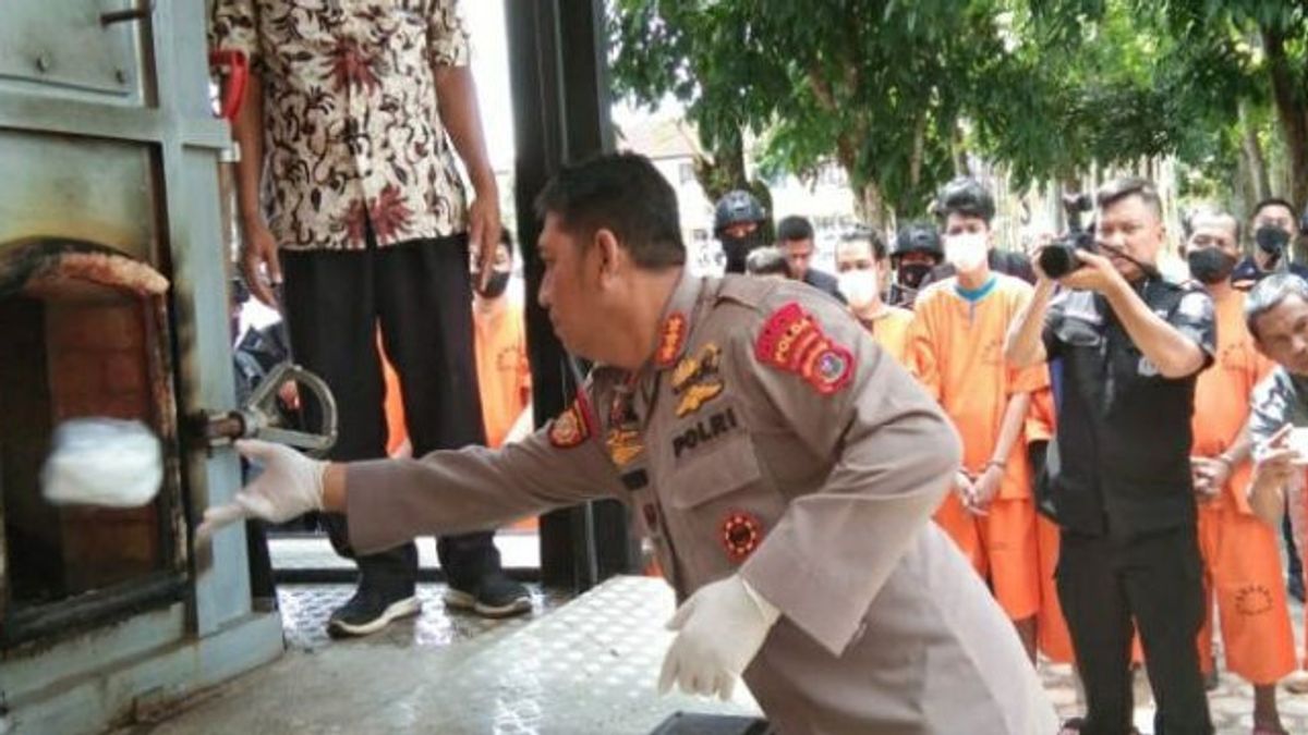 Southeast Sulawesi Regional Police Destroy 6 Kg of Crystal Methamphetamine