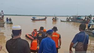 SAR Team Finds Crew Sinking In Nipah Panjang Waters