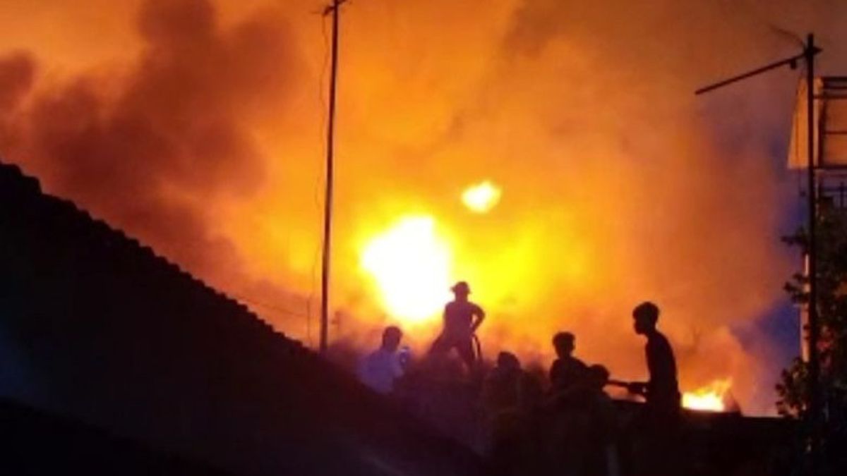 Belasan Rumah Hangus Terbakar di Rappokaling Makassar