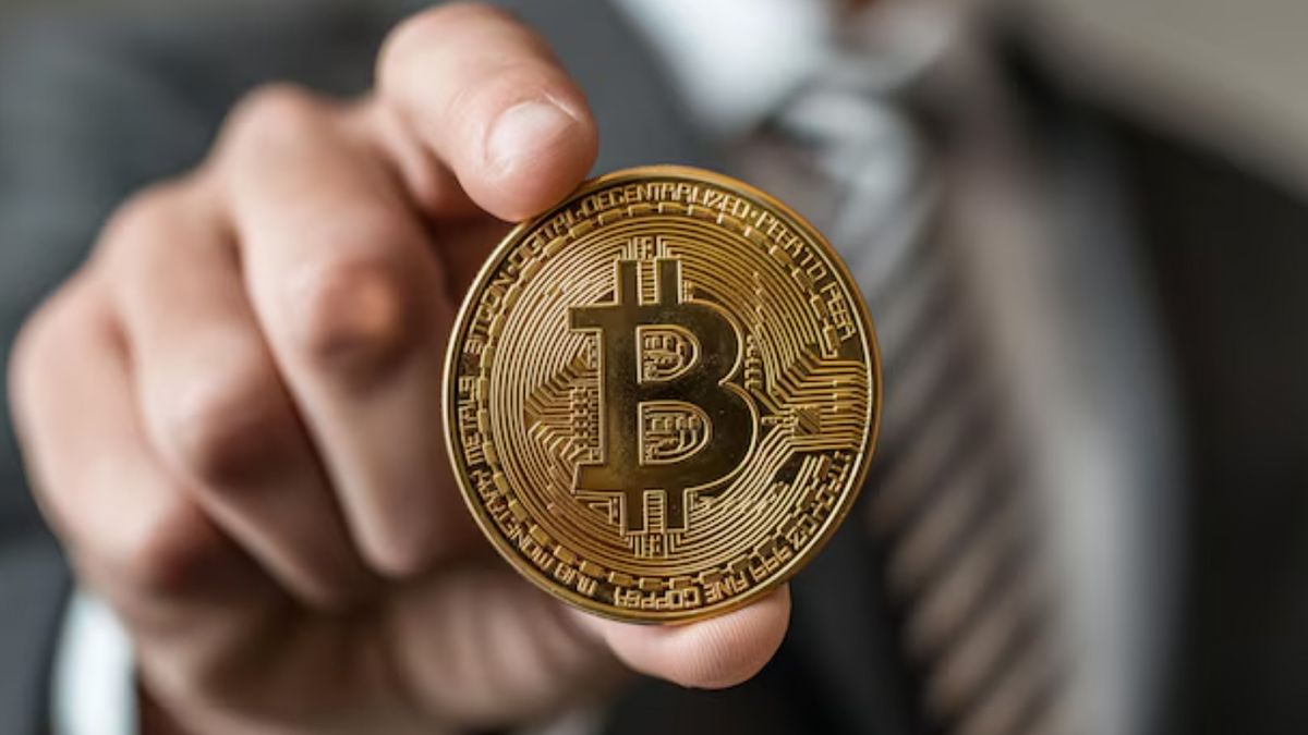 Bitcoin Merosot Sejak April, Ini Penyebabnya!