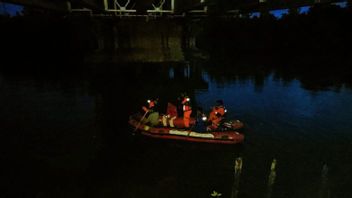 Search And Rescue Team Searches For Missing Girl Allegedly Attacked By Crocodile In Bintan