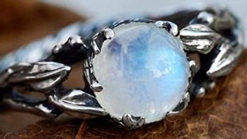 Mengenal Apa itu Moonstone, Batu Permata Paling Berharga di Dunia 