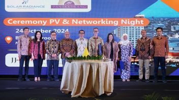 Kolaborasi Solar Radiance dan D’Best Group Resmikan PLTS Atap di Mall Panakkukang Makassar