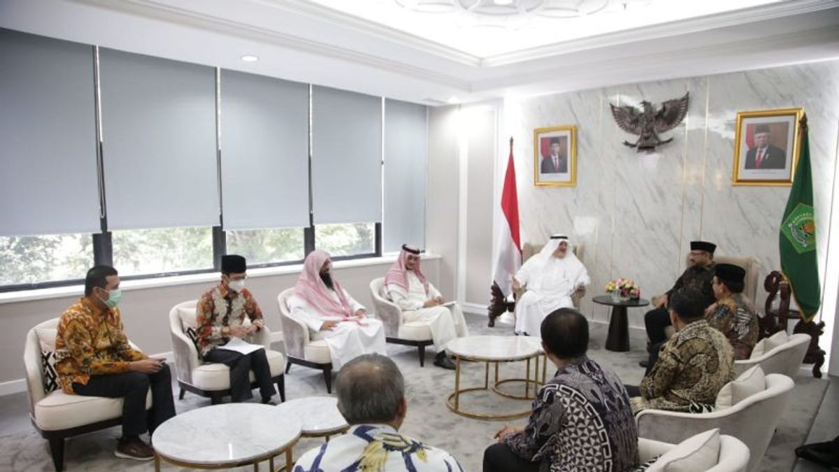 Minister Of Religion Yaqut Meets Sheikh Essam Bin Abed, Discusses Hajj Preparations Including The Potential For Increasing Quotas