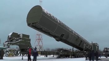 Russian Missile Troop Commander Says Sarmat ICBM Can Carry Hypersonic Weapons