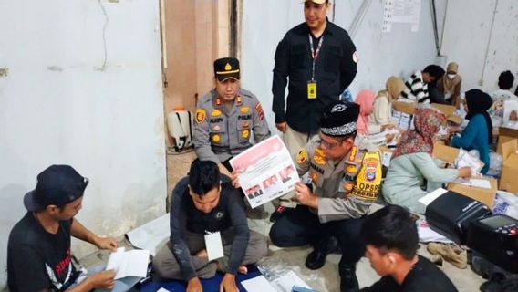 Tilik Pelipatan Surat Suara Pemilu di Banjarmasin, Kapolresta: Dalam Tahap Ini Tidak Boleh Sembarangan Orang Masuk