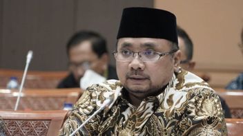 Minister Of Religion Calls Santri Lestarikan Tradition Of Sarong Nusantara Clothing