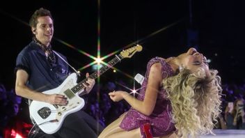 تعاون غير متوقع ، سابرينا باوا دوران دوران في BST Hyde Park