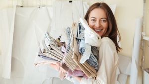 <i>Sustainable Fashion</i> untuk Hari Bumi, Begini 7 Tips Tampil <i>Stylish</i> Sekaligus Peduli Lingkungan