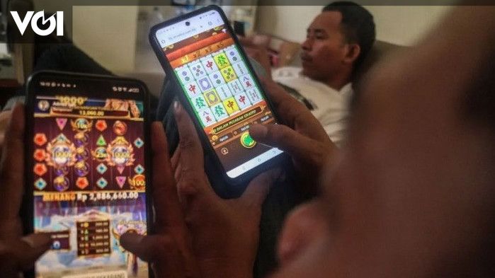 Regulations And Integrity Of Apparatus Become Constraints Of Eradicating Online Gambling In Indonesia