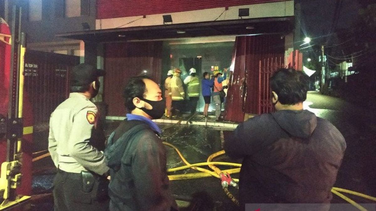 Kebakaran Terjadi di Dua Lokasi Berbeda di Jakarta Dini Hari