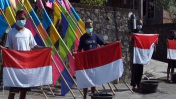 インドネシア記念日を前に旗洗浄の伝統は、COVID-19パンデミックの真っ只中にメルバブ山の斜面の住民によって実行され続けています