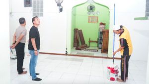 Tim Gabungan Mabes Polri hingga Polsek Kelapa Gading Lakukan Pembersihan Masjid TKP Ledakan di SMAN 72 Jakarta