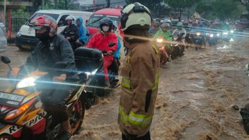 10 Flood Points In East Jakarta Firefighters Handling