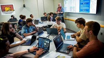 Ferris State University di Michigan Berencana Mendaftarkan Mahasiswa Kecerdasan Buatan 