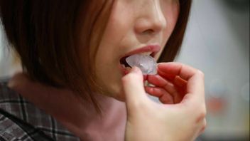 Ketagihan Makan Es Batu? Waspada Pagophagia yang Bisa Menimbulkan Masalah Kesehatan
