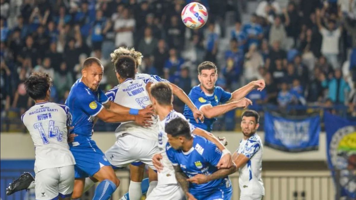 Hasil Lengkap Liga 1 2024/2025 Hari Ini: Persib Bandung Masih Trengginas, PSM Makassar Takluk dari Arema 