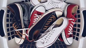 Tips Membersihkan Sneaker Kanvas Agar Tak Mudah Luntur dan Tetap Awet