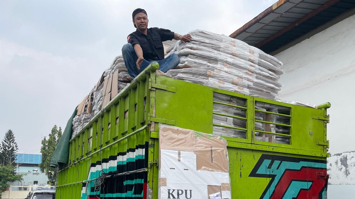 Des milliers de boîtes de vote électorales de Jakarta sont arrivées à l’entrepôt de KPU Jaktim