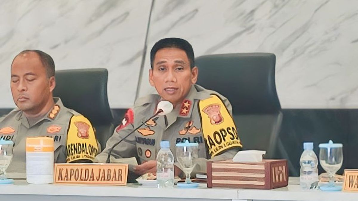 西爪哇地区警方在2023年解雇了20名成员,另有304人受到纪律处分