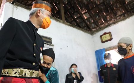 Potret Miris Kehidupan Gunawan Guru Honorer SLBN Semarang: Rumah Mau Roboh dengan Dinding Retak