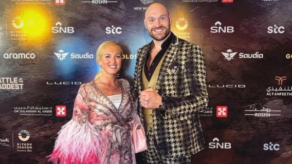 泰森·弗瑞·格梅塔尔(Tyson Fury Gemetar)的妻子看到她丈夫的伤口,取消了与乌塞克的对抗之战