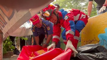 The Body Of A Baby Boy In The Cempaka Putih River Has Blue Wounds On The Lips