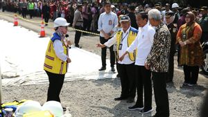 Tinjau Perbaikan Jalan Solo-Purwodadi, Jokowi: Dari Saya Kecil Tak Pernah Beres