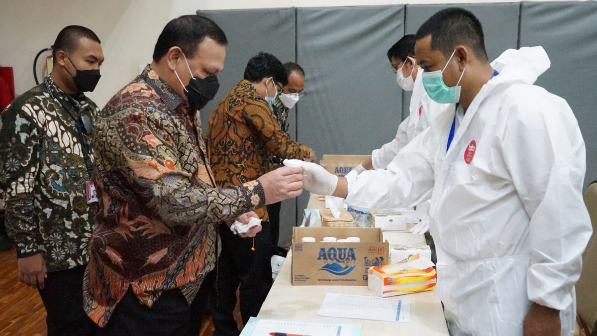 Preventing Drug Abuse, 700 KPK Employees Get Urine Tests